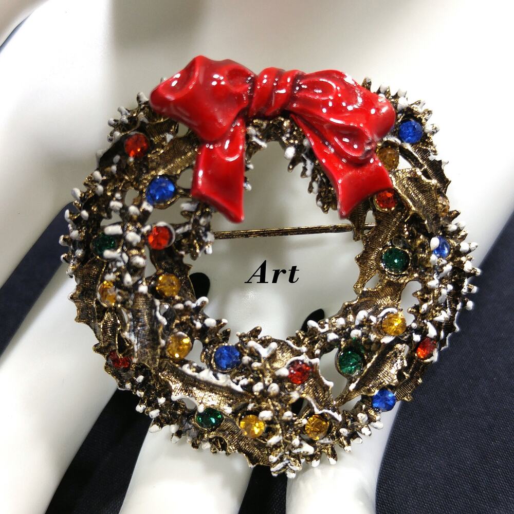 Vintage ART Christmas Wreath Brooch Frosted Brass Rhinestones Red Bow